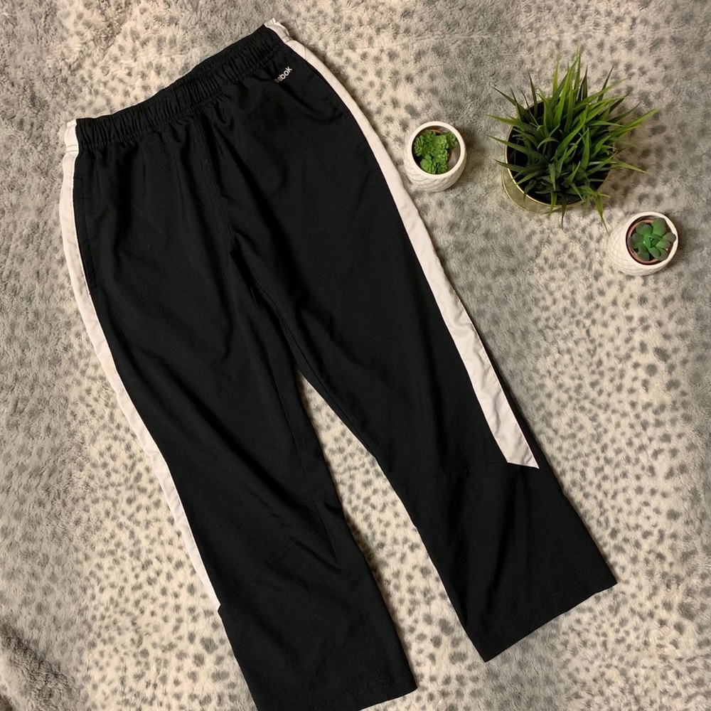 Cropped Reebok Trainers - Picture 2 of 3